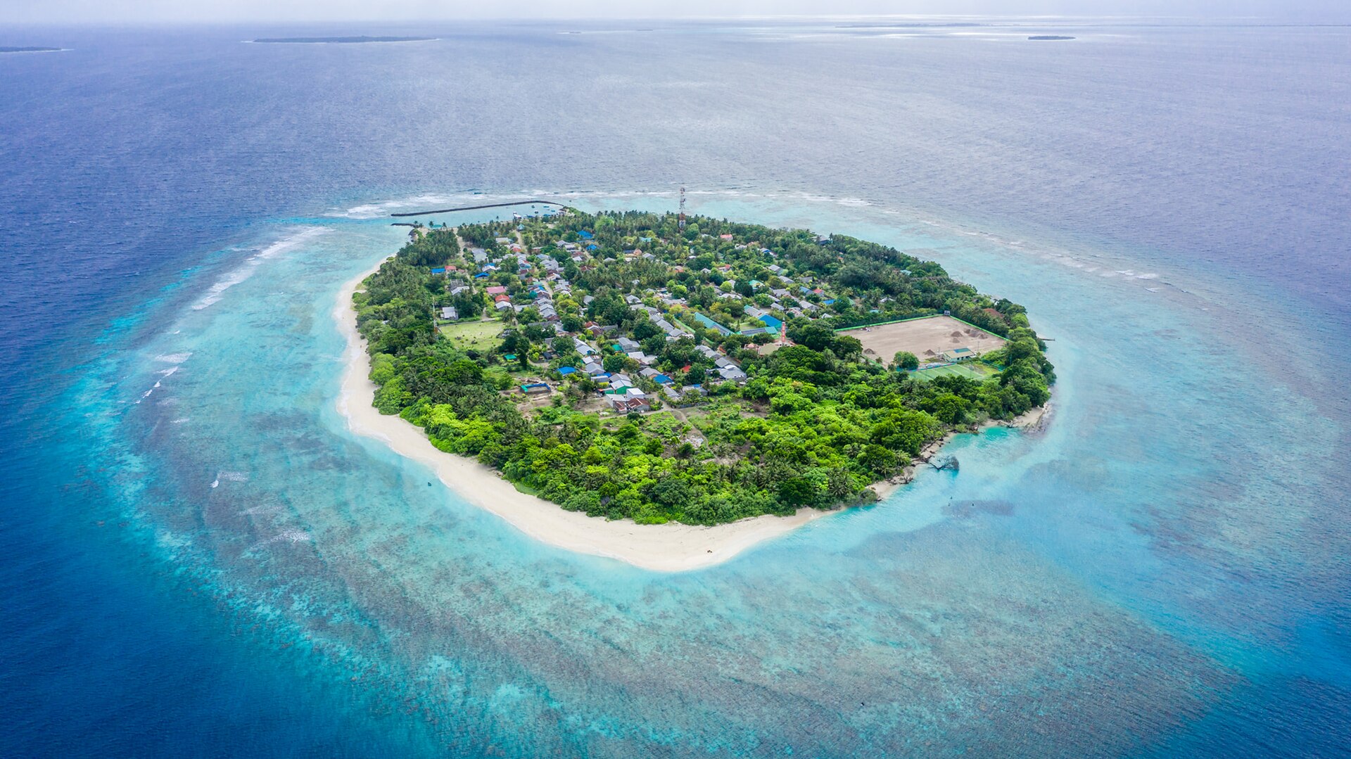 L’île de Kudafari, dans l’atoll de Noonu, vue du ciel