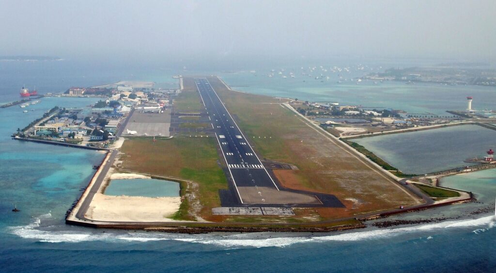 The runway of Velana International Airport on Hulhulé, seen from an aircraft on approach