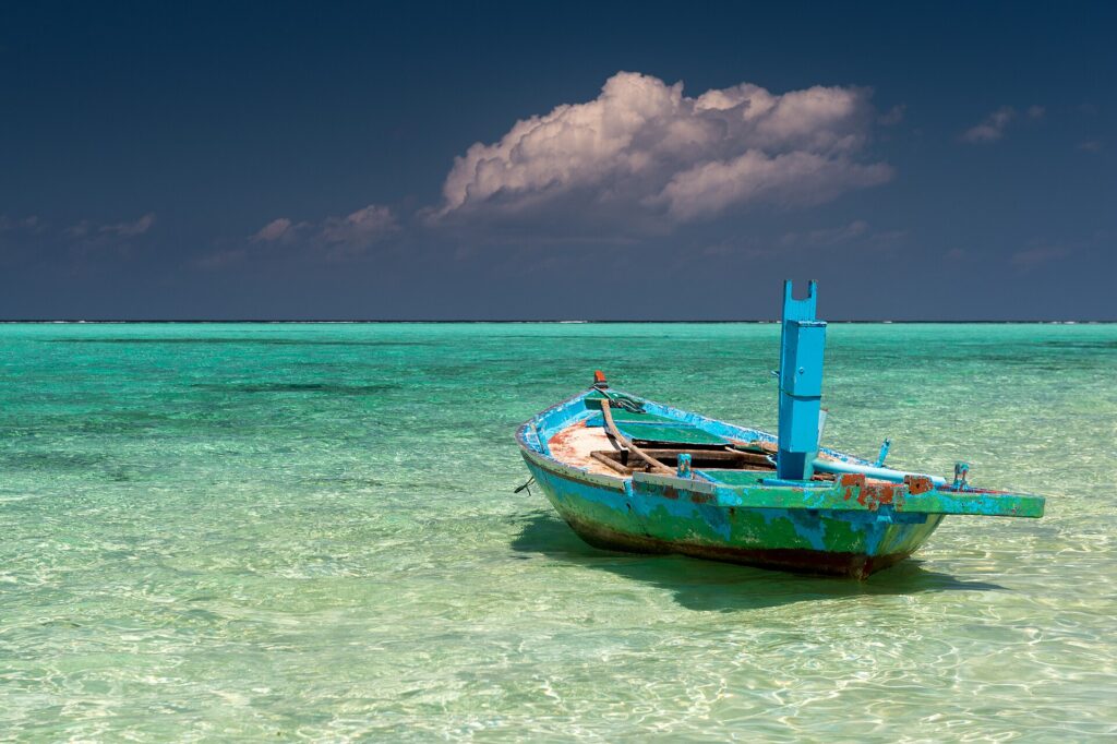 A wooden boat in the lagoon at Thoddoo