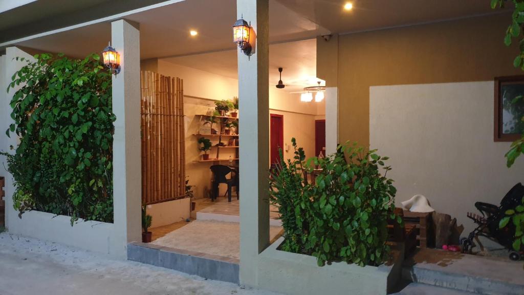 Photo of Dhiffushi Tourist Hotel