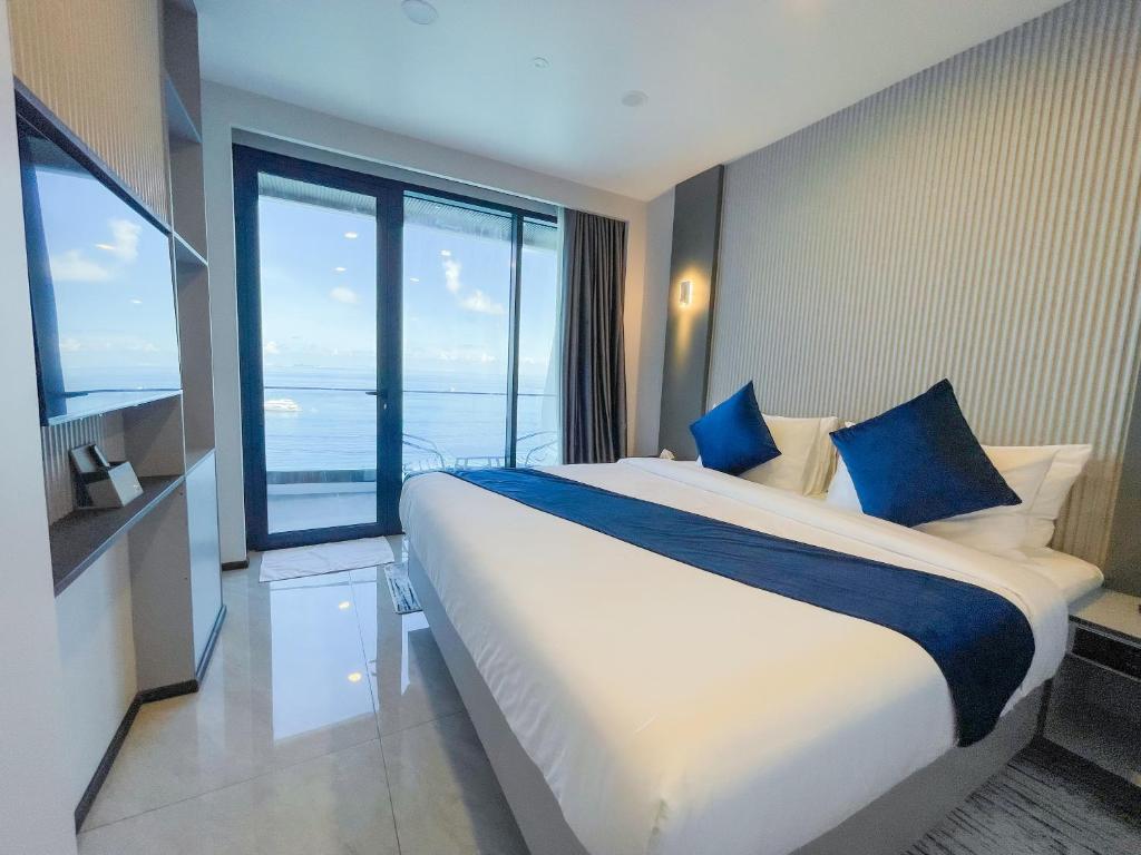 Photo of iCom Blue Seaview